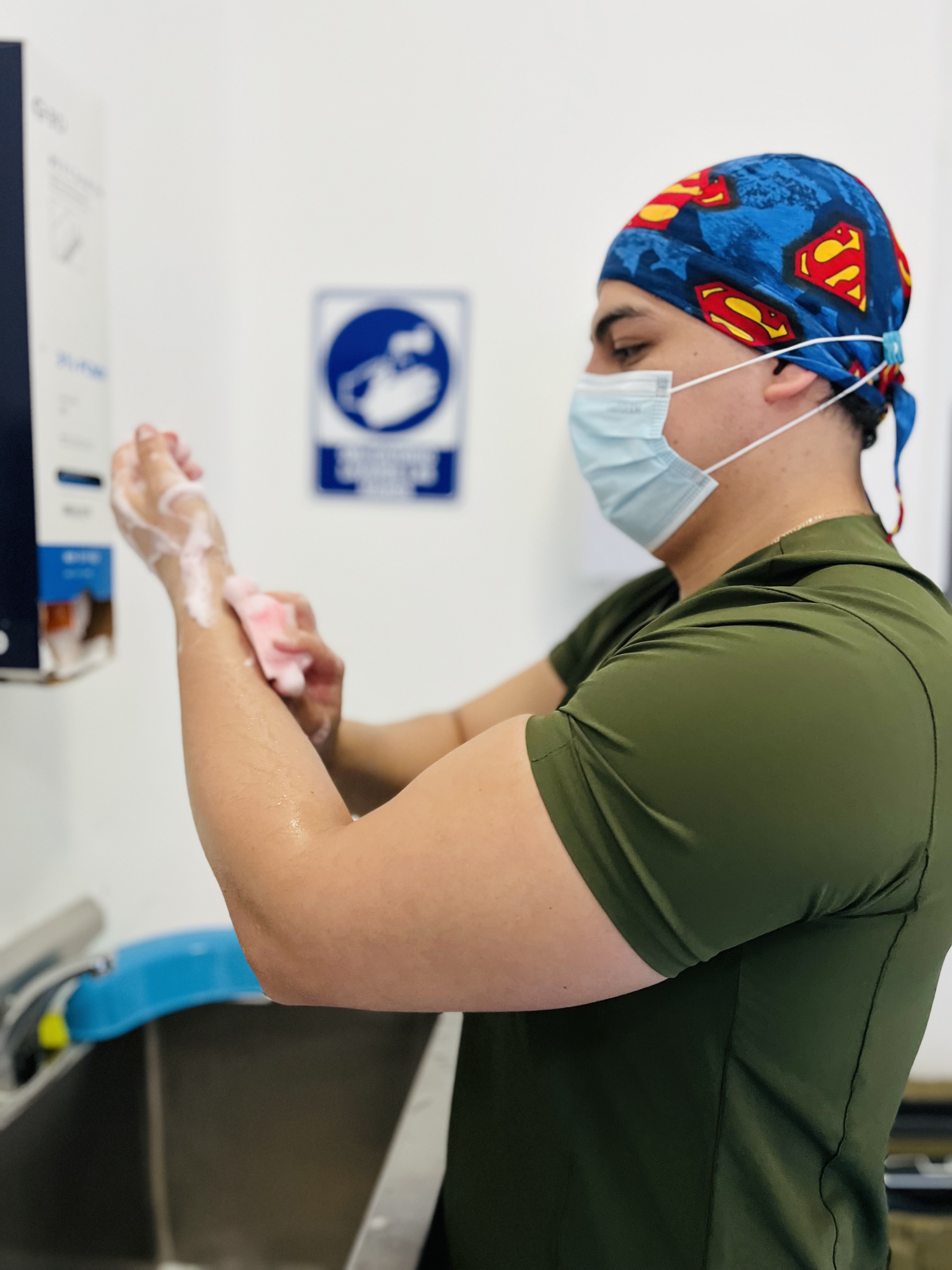 Dr. Mario Salamanca, perfil 3